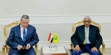 محافظ شمال سيناء يرافق سفير فلسطين لزيارة مستشفي العريش