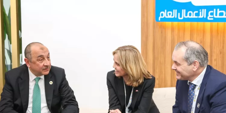 شيمي يناقش فرص التعاون مع «هوج» النرويجية خلال فعاليات «إيجبس 2025»