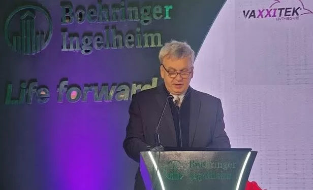 مصر في المقدمة: إطلاق لقاح لمكافحة إنفلونزا الطيور بحضور السفير الألماني 1 - جريدة الجمهورية مصر في المقدمة: إطلاق لقاح لمكافحة إنفلونزا الطيور بحضور السفير الألماني