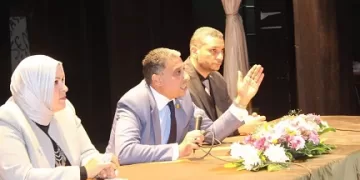 وكيل أول «تعليم الجيزة» يناقش سد العجز بالمدارس قبل الفصل الدراسي الثاني