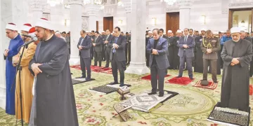 أدى صلاة الفجر.. وافتتح أعمال تجديد المسجد: الرئيس فى رحاب نفيسة العلم