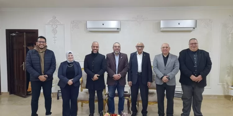 محافظ شمال سيناء يلتقي بوفد من بنك الطعام