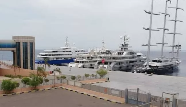 توقف حركة الملاحة البحرية في ميناء الغردقة بسبب سوء الأحوال الجوية 1 - جريدة الجمهورية توقف حركة الملاحة البحرية في ميناء الغردقة بسبب سوء الأحوال الجوية