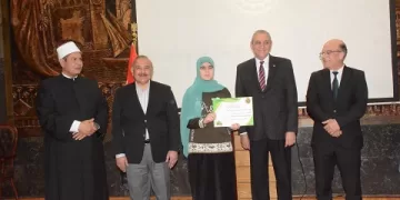 محافظ الغربية يكرم حفظة القرآن الكريم ويشيد بدورهم في خدمة المجتمع