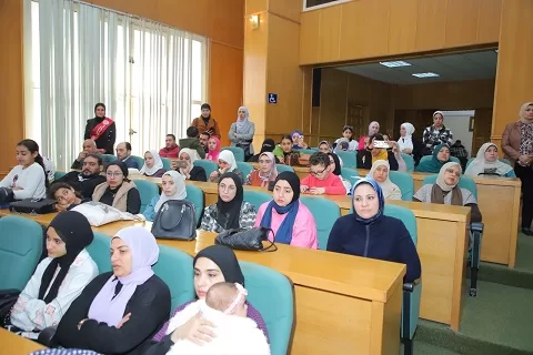 جامعة المنصورة تحتفل بعيد الأم وتكرم أسر الشهداء بحضور رئيس الجامعة 10 | جريدة الجمهورية