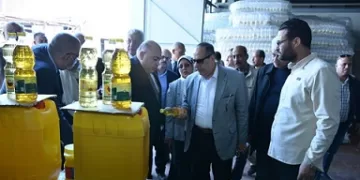 رئيس القابضة الغذائية يتفقد 4 مصانع بالإسكندرية لمتابعة الإنتاج والمخزون الاستراتيجي