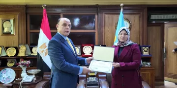 محافظ كفر الشيخ يُكرم أوائل المتدربين بمركز سقارة