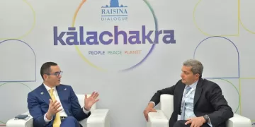 الخطيب يلتقي الرئيس التنفيذي لموانئ دبي العالمية ويؤكد دعم مصر لمشروعاتها