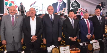 وزير الشباب والرياضة ومحافظ الغربية يشاركان أهالي المحلة فرحة الإفطار الجماعي