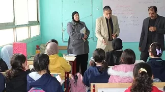 عطية يتفقد مدارس حدائق أكتوبر ويحيل مديرة مدرسة للتحقيق بتهمة الإهمال المالي والإداري