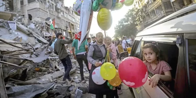 عيد حزين «غزة» تستقبل العيد وسط الأنقاض والدمار وشلالات الدماء 1 - جريدة الجمهورية عيد حزين «غزة» تستقبل العيد وسط الأنقاض والدمار وشلالات الدماء