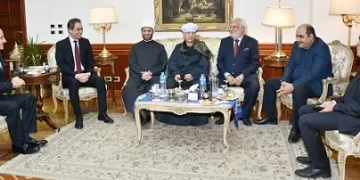 وزير الأوقاف ورئيس الهيئة الوطنية للإعلام يكرمان التهامي وسامح حسين