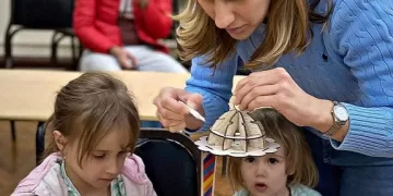 بهجة رمضان تجمع أطفال مصر وروسيا لصنع الفوانيس