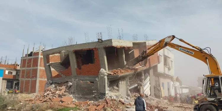 حملة إزالة مكبرة في قرية أبيس العاشرة بالإسكندرية تسفر عن تنفيذ 4 قرارات إزالة