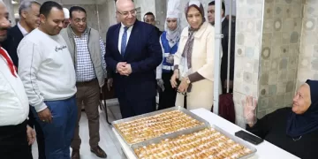 محافظ بني سويف يتفقد «مطبخ المصرية» الذي أعده فرع مجلس المرأة