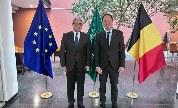 سفير مصر لدى بلجيكا يناقش آفاق التعاون مع وكالة التنمية البلجيكية