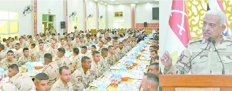 وزير الدفاع يشارك مقاتلى الجيش الثانى تناول وجبة الإفطار: قواتنا المسلحة على أعلى درجات الجاهزية لتنفيذ جميع المهام .. تحت مختلف الظروف