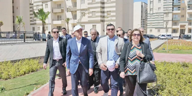 «مدبولى» الدولة ماضية فى جهودها لدفع قطاع الصناعة بقوة 1 - جريدة الجمهورية .. وبعد الأزمة كيف يكمل « الأحمر» الموسم حتى مونديال الأندية؟