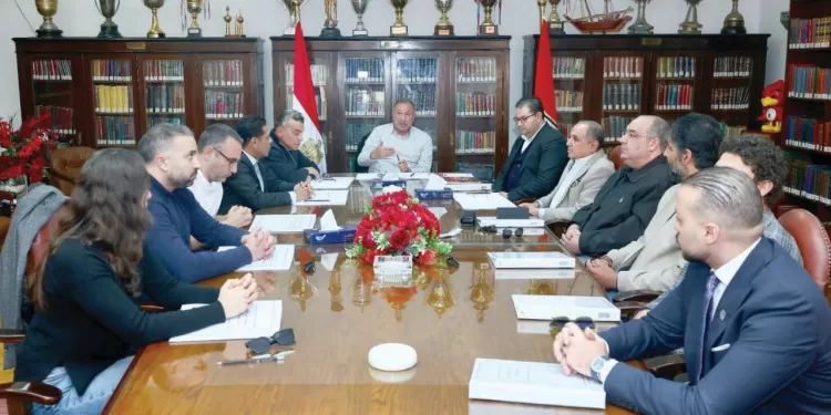 ‭.. ‬وبعد‭ ‬الأزمة كيف‭ ‬يكمل‭ ‬‮«‬‭ ‬الأحمر‮»‬‭ ‬الموسم‭ ‬حتى‭ ‬مونديال‭ ‬الأندية؟