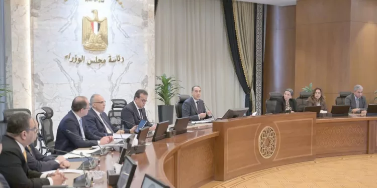 فى اجتماع وزارى موسع: تخفيف الأعباء لتشجيع السياحة 1 - جريدة الجمهورية كأس العالم «صداع» فى الأهلى