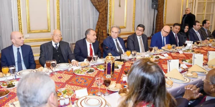 «عبدالعاطى» فى لقاء الصحفيين والكتاب والمفكرين: مصر تتبنى مبدأ الاتزان الإستراتيجى فى علاقاتها 1 - جريدة الجمهورية وزير الشباب والرياضة يُكرم نسل الشهداء بالأمسيات الرمضانية «وصال»