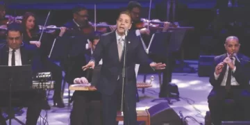 مدحت صالح يختتم نشاط الأوبرا الرمضانى