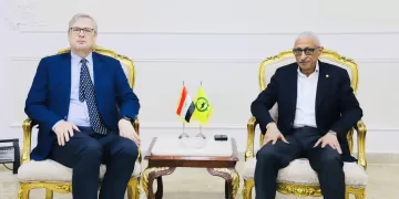 محافظ شمال سيناء يستعرض جهود المحافظة في استقبال المساعدات مع سفير هولندا