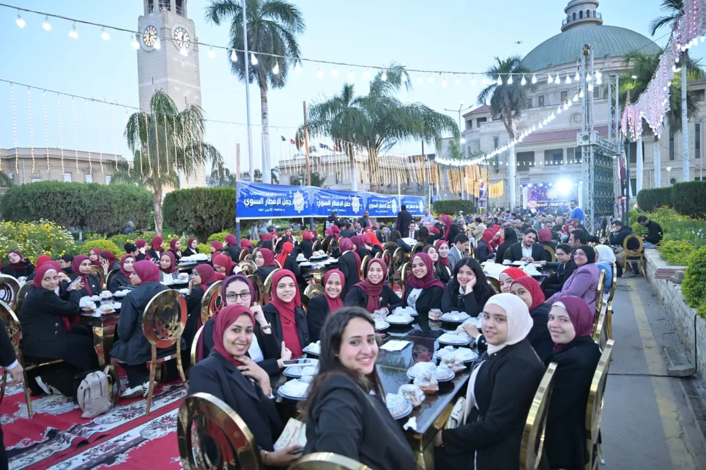 رئيس جامعة القاهرة يشارك في حفل الإفطار الجماعي لأسرة طلاب من أجل مصر 2 | جريدة الجمهورية