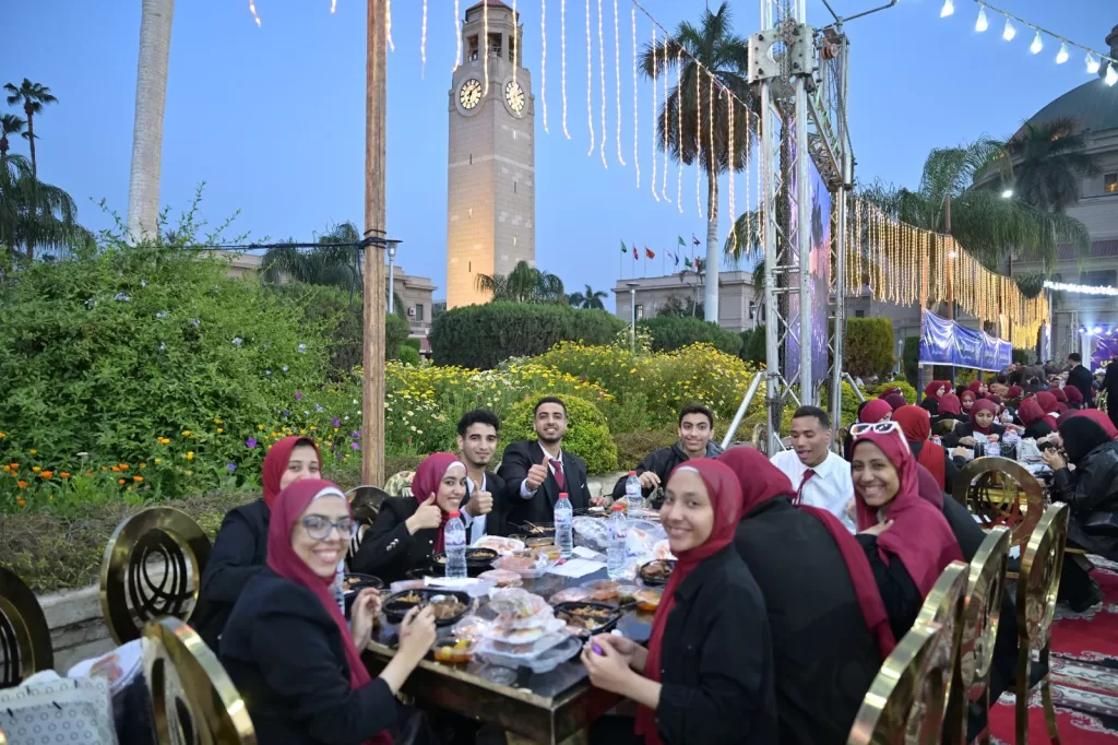 رئيس جامعة القاهرة يشارك في حفل الإفطار الجماعي لأسرة طلاب من أجل مصر 4 | جريدة الجمهورية