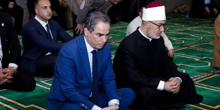 أول بث مباشر من مسجد الإمام الليث: الشيخ أحمد نعينع يؤم المصلين بحضور مفتي الجمهورية 1 - جريدة الجمهورية أول بث مباشر من مسجد الإمام الليث: الشيخ أحمد نعينع يؤم المصلين بحضور مفتي الجمهورية