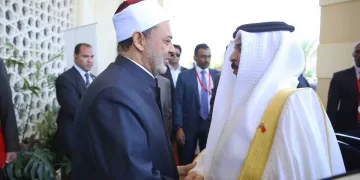 خلال مكالمة هاتفية.. ملك البحرين يهنئ شيخ الأزهر بعيد الفطر ويطمئن على حالته الصحية