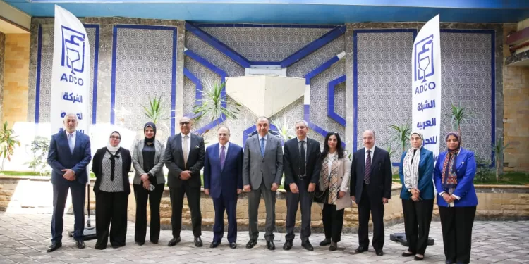 وزير قطاع الأعمال ورئيس هيئة الدواء يتفقدان خطط تطوير شركات الأدوية الحكومية