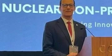 الدكتور السيد المُنْجِى ..عالِم فيزياء مصري على أعتاب «نوبل»