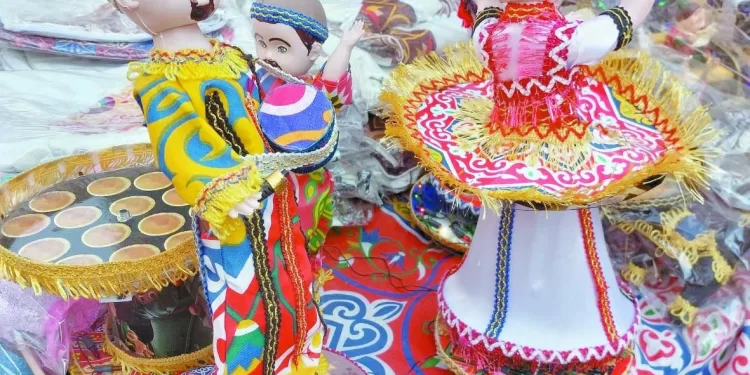 ومازال الطلب مستمراً على زينة رمضان: «هلال» و«تنورة» و«ستارة ليد»