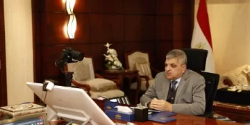 «ربيع» يبحث مع رئيس MSC إعادة العبور من قناة السويس وسط التحديات الراهنة