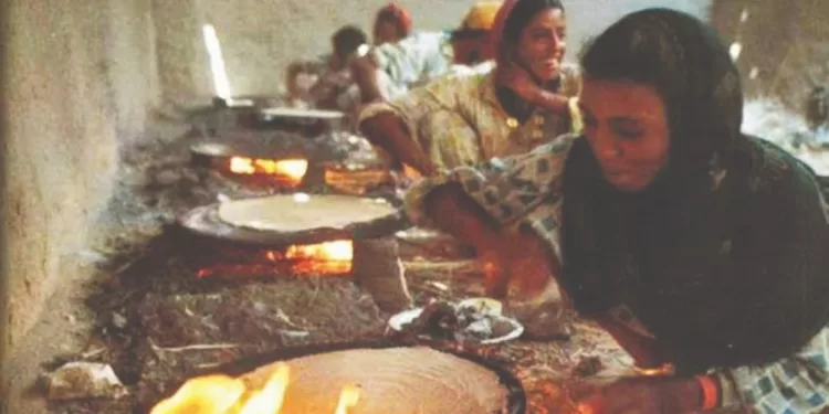 أسوان وحلايب وشلاتين .. الأكل على «طبلية» واحدة.. والعم الكبير يوزع «اللحم»