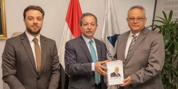 «الرئيس الفلسطيني» يهدي مكتبة الإسكندرية مجموعة من مؤلفاته