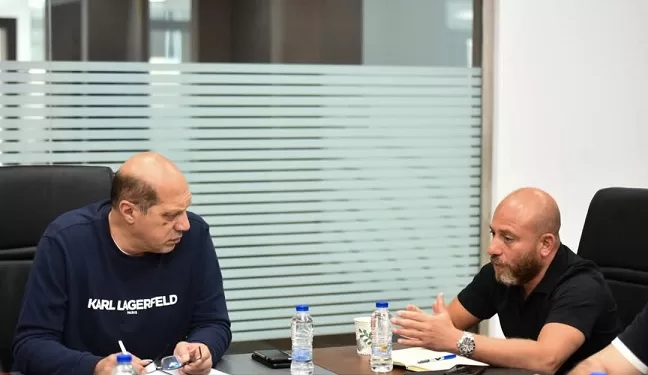 «علاء نبيل» يجتمع بالأجهزة الفنية للمنتخبات الوطنية لبحث خطط التطوير