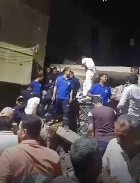 بطولة رجال الحماية المدنية.. إنقاذ 9 أرواح من تحت أنقاض منزل أسيوط