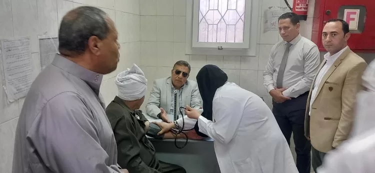 محافظ الدقهلية يتفقد مركز طب أسرة في زيارة مفاجئة