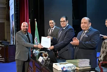 «جامعة القاهرة» تكرم فريق عمل زيارة ماكرون تقديرًا لجهودهم 10 - جريدة الجمهورية 10 83 - جريدة الجمهورية