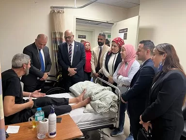 السفير «العكلوك» يتفقد أحوال جرحى ومرضى العدوان الإسرائيلي بـ «معهد ناصر» 12 - جريدة الجمهورية 12 43 - جريدة الجمهورية