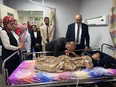 السفير «العكلوك» يتفقد أحوال جرحى ومرضى العدوان الإسرائيلي بـ «معهد ناصر» 13 - جريدة الجمهورية 13 42 - جريدة الجمهورية