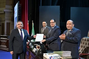 «جامعة القاهرة» تكرم فريق عمل زيارة ماكرون تقديرًا لجهودهم 14 - جريدة الجمهورية 14 37 - جريدة الجمهورية