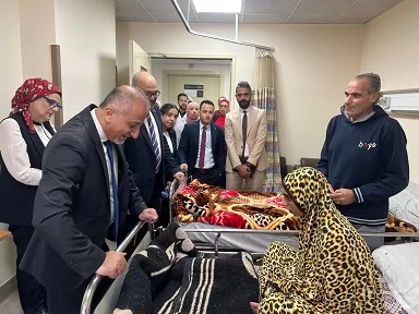 السفير «العكلوك» يتفقد أحوال جرحى ومرضى العدوان الإسرائيلي بـ «معهد ناصر» 17 - جريدة الجمهورية 17 24 - جريدة الجمهورية