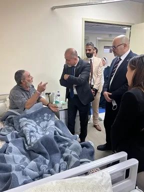 السفير «العكلوك» يتفقد أحوال جرحى ومرضى العدوان الإسرائيلي بـ «معهد ناصر» 18 - جريدة الجمهورية 18 20 - جريدة الجمهورية