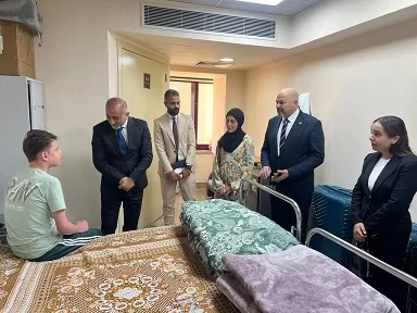 السفير «العكلوك» يتفقد أحوال جرحى ومرضى العدوان الإسرائيلي بـ «معهد ناصر» 3 - جريدة الجمهورية 2 271 - جريدة الجمهورية