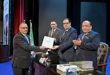 «جامعة القاهرة» تكرم فريق عمل زيارة ماكرون تقديرًا لجهودهم 2 - جريدة الجمهورية 2 327 - جريدة الجمهورية