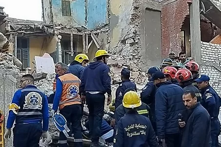 النيابة تواصل تحقيقاتها في انهيار عقار اللبان.. وتقرر التحفظ على المالك ودفن الضحية 2 - جريدة الجمهورية 2 89 - جريدة الجمهورية