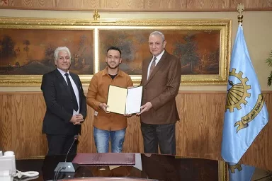 من الهموم إلى الأمل.. «محافظ الغربية» يدعم 36 أسرة بتوفير فرص عمل وتجهيزات مهنية 23 - جريدة الجمهورية 24 3 - جريدة الجمهورية